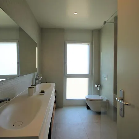 Magnifique Et Spacieux Appartement Avec Vue Lac *