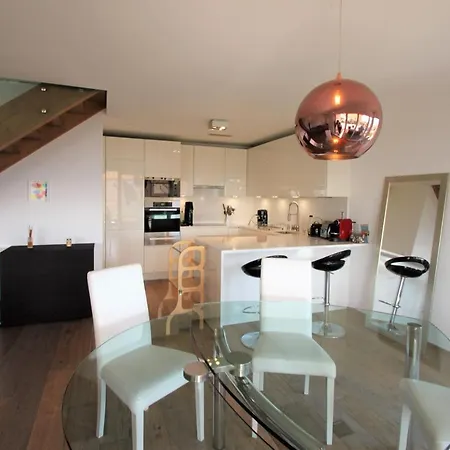 Magnifique Et Spacieux Appartement Avec Vue Lac *