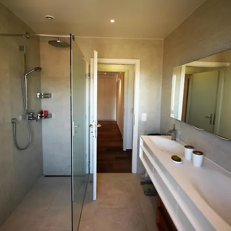 Magnifique Et Spacieux Appartement Avec Vue Lac